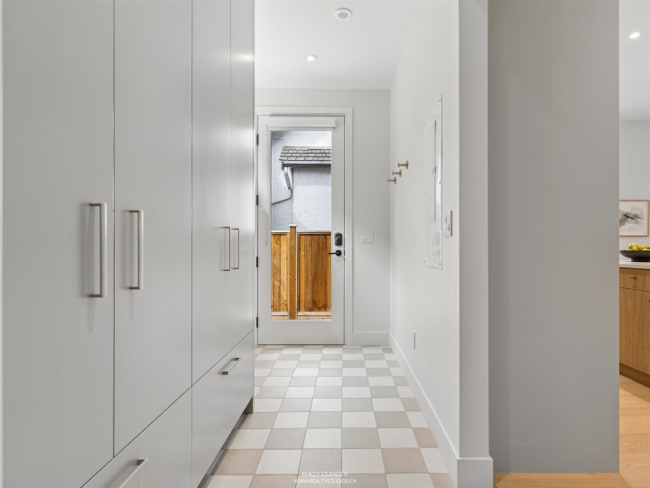Photo 11 at 2 - 3058 W 34th Avenue, MacKenzie Heights, Vancouver West