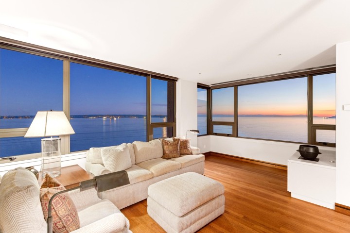 Photo 2 at 10 - 2250 Bellevue Avenue, Dundarave, West Vancouver