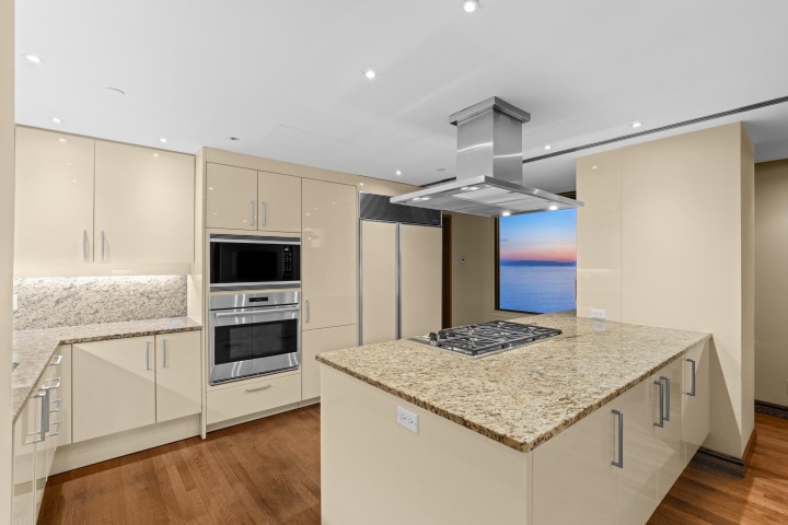 Photo 9 at 10 - 2250 Bellevue Avenue, Dundarave, West Vancouver
