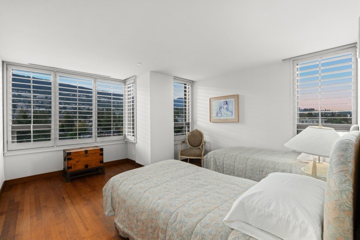 Photo 18 at 10 - 2250 Bellevue Avenue, Dundarave, West Vancouver