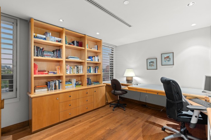 Photo 19 at 10 - 2250 Bellevue Avenue, Dundarave, West Vancouver