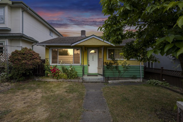 Photo 6 at 7544 Main Street, South Vancouver, Vancouver East