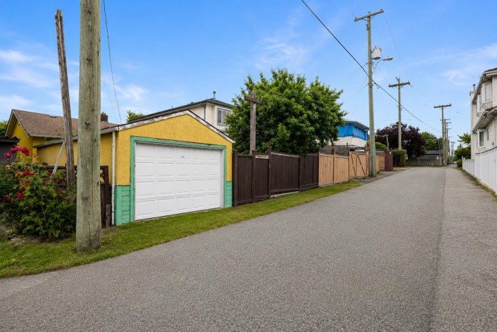 Photo 10 at 7544 Main Street, South Vancouver, Vancouver East