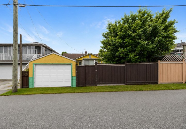 Photo 11 at 7544 Main Street, South Vancouver, Vancouver East