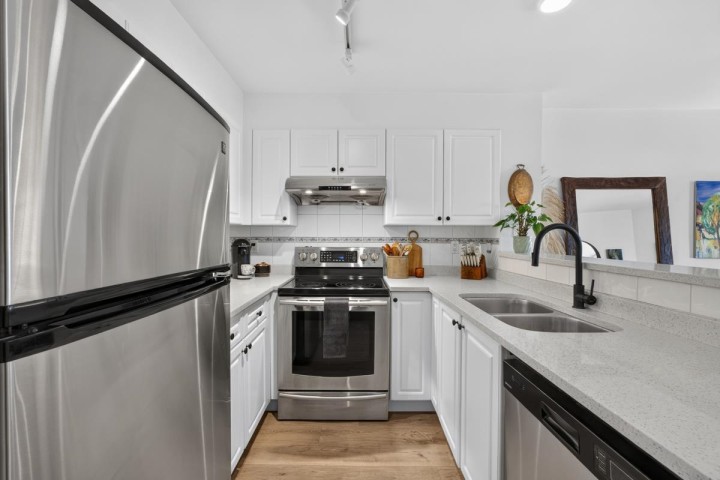 Photo 3 at 309 - 760 Kingsway, Fraser VE, Vancouver East