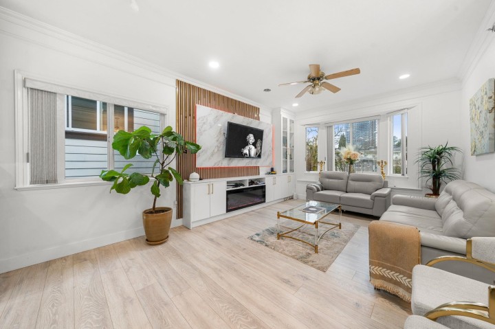 Photo 8 at 5174 Aberdeen Street, Collingwood VE, Vancouver East
