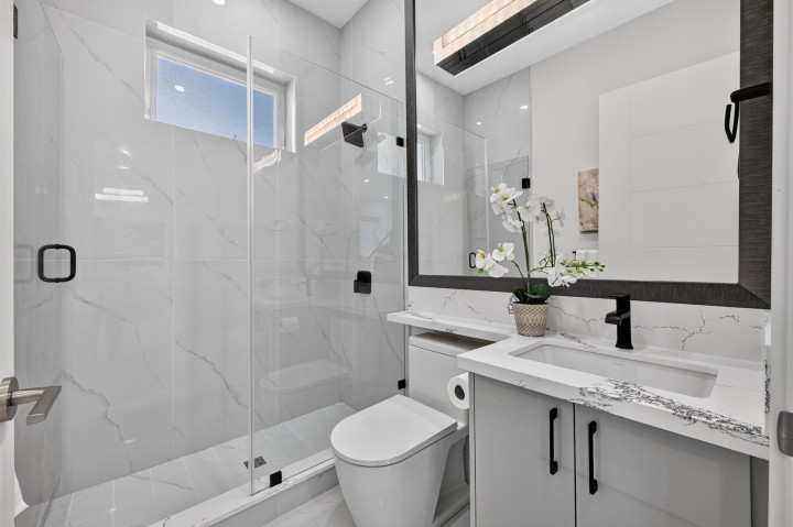 Photo 16 at 425 E 56th Avenue, South Vancouver, Vancouver East