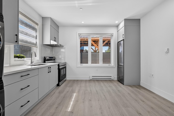 Photo 32 at 425 E 56th Avenue, South Vancouver, Vancouver East