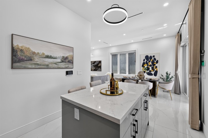 Photo 14 at 425 E 56th Avenue, South Vancouver, Vancouver East