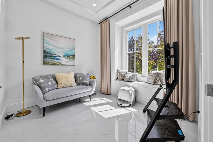 Photo 15 at 425 E 56th Avenue, South Vancouver, Vancouver East