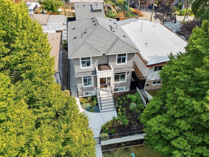 Photo 2 at 636 Cassiar Street, Renfrew VE, Vancouver East