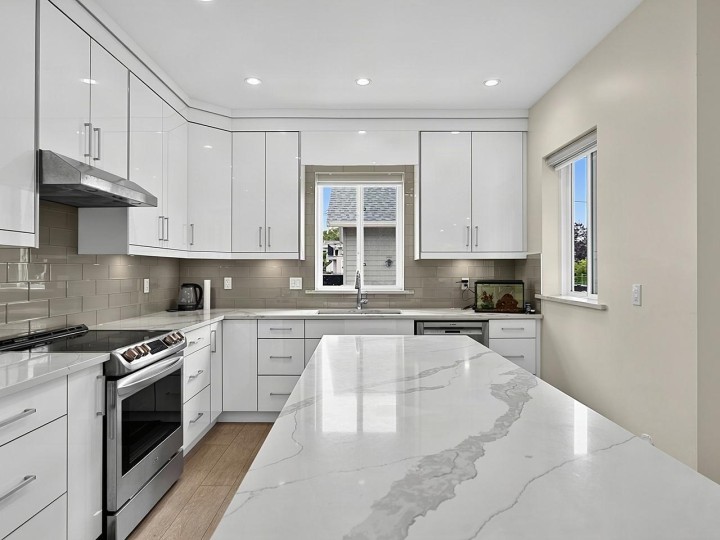 Photo 12 at 636 Cassiar Street, Renfrew VE, Vancouver East