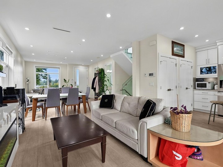 Photo 9 at 636 Cassiar Street, Renfrew VE, Vancouver East