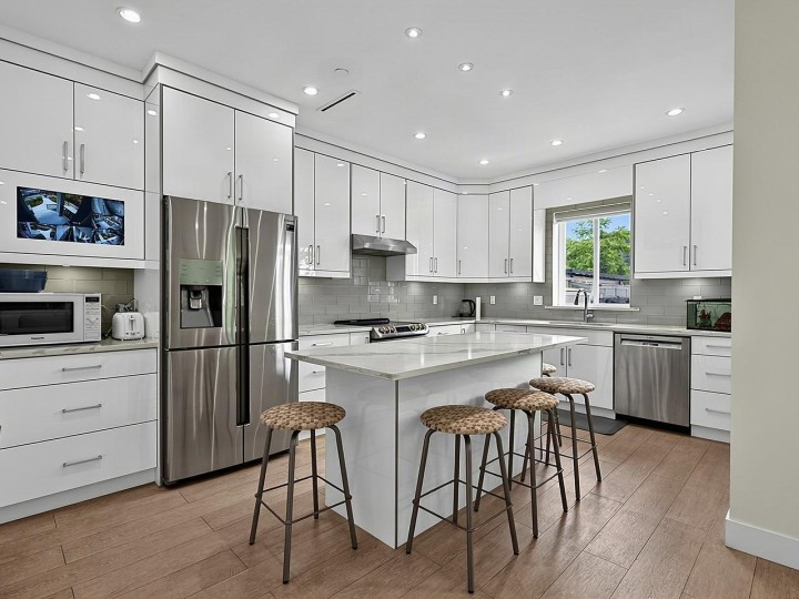 Photo 10 at 636 Cassiar Street, Renfrew VE, Vancouver East