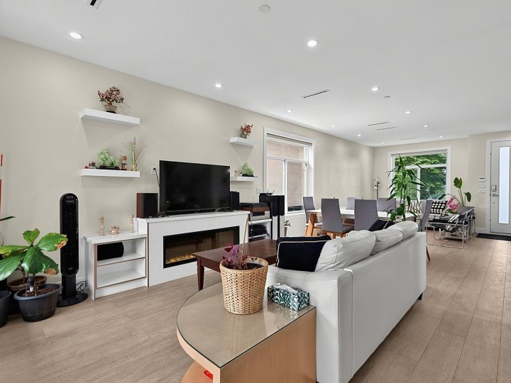 Photo 8 at 636 Cassiar Street, Renfrew VE, Vancouver East