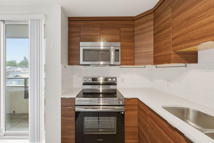 Photo 12 at 201 - 4338 Commercial Street, Victoria VE, Vancouver East
