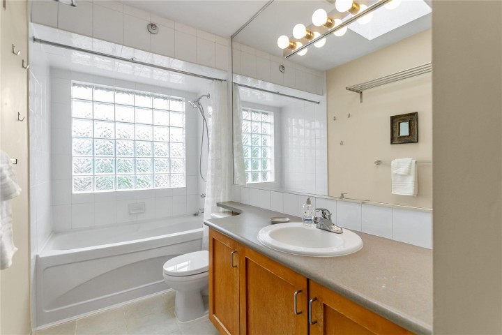 Photo 17 at 301 - 3788 W 10th Avenue, Point Grey, Vancouver West