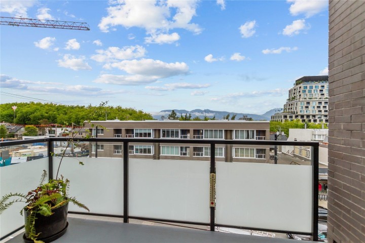 Photo 7 at 301 - 3788 W 10th Avenue, Point Grey, Vancouver West