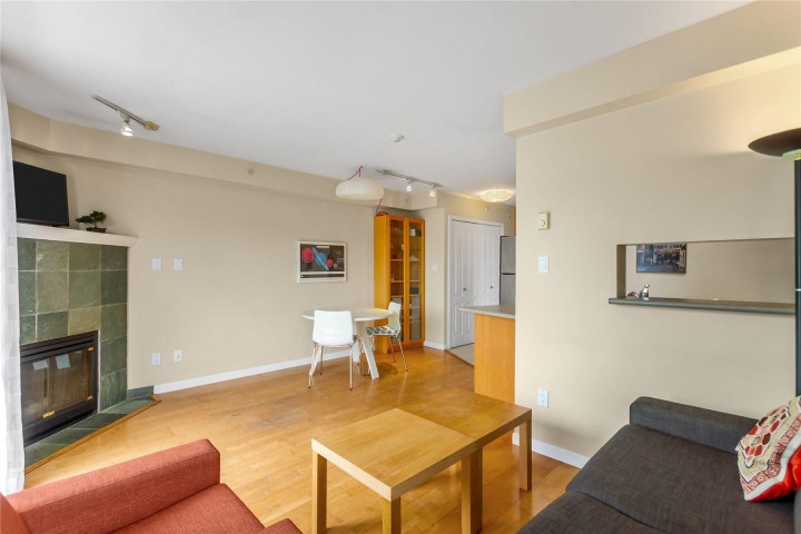 Photo 9 at 301 - 3788 W 10th Avenue, Point Grey, Vancouver West