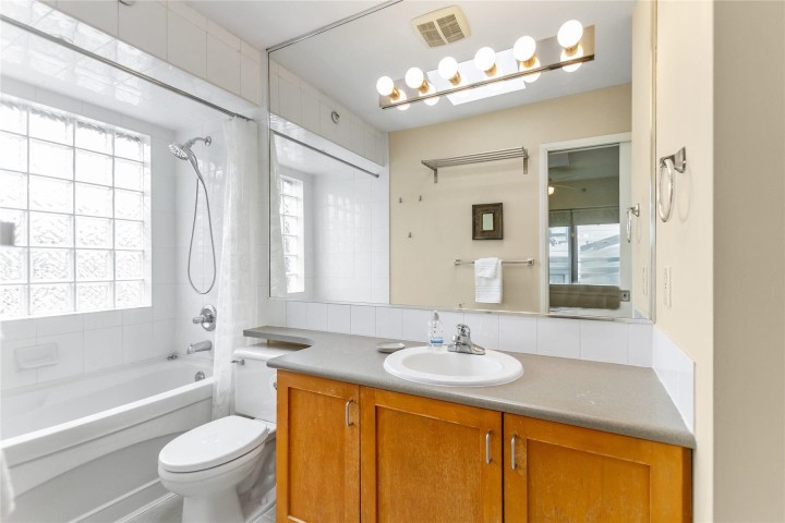 Photo 18 at 301 - 3788 W 10th Avenue, Point Grey, Vancouver West