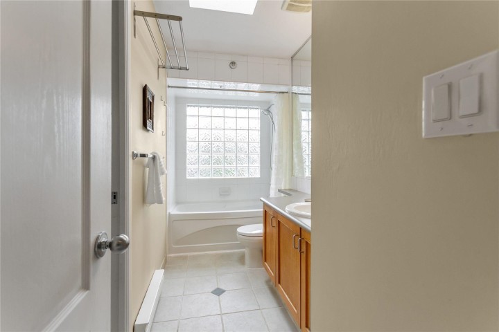 Photo 19 at 301 - 3788 W 10th Avenue, Point Grey, Vancouver West