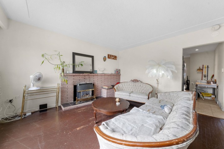 Photo 12 at 339 E 41st Avenue, Main, Vancouver East