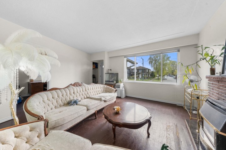 Photo 11 at 339 E 41st Avenue, Main, Vancouver East