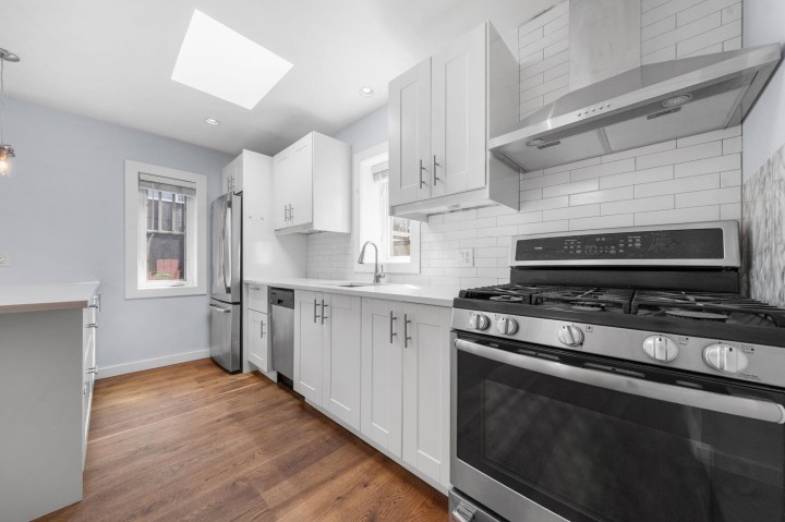 Photo 4 at 339 E 41st Avenue, Main, Vancouver East