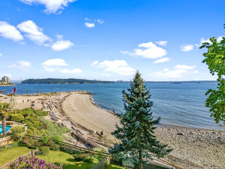 Photo 4 at 2560 Bellevue Avenue, Dundarave, West Vancouver