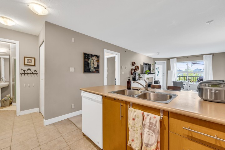 Photo 6 at 403 - 7088 Mont Royal Square, Champlain Heights, Vancouver East