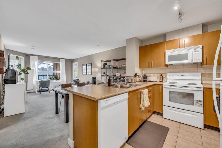 Photo 3 at 403 - 7088 Mont Royal Square, Champlain Heights, Vancouver East