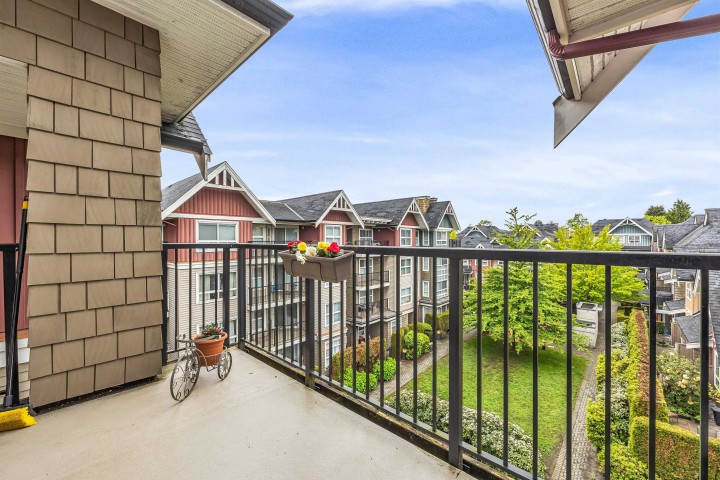 Photo 19 at 403 - 7088 Mont Royal Square, Champlain Heights, Vancouver East