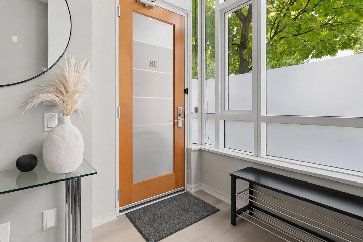 Photo 8 at 38 Athletes Way, False Creek, Vancouver West