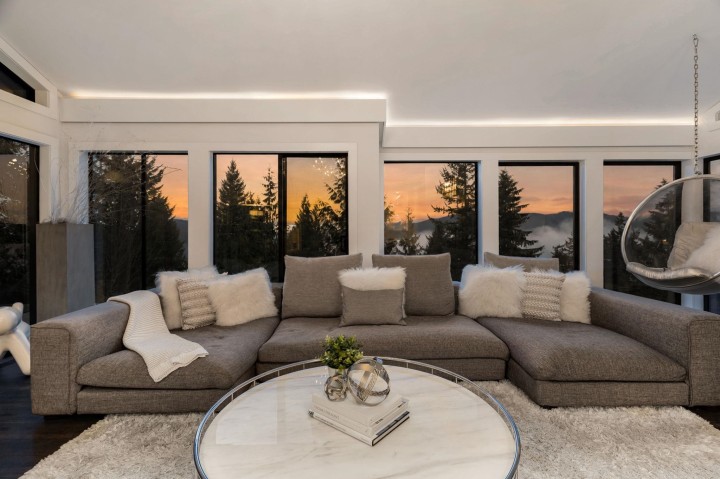 Photo 4 at 470 Timbertop Drive, Lions Bay, West Vancouver