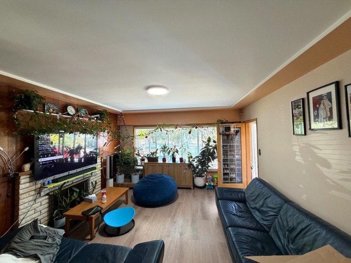 Photo 6 at 374 E 54th Avenue, South Vancouver, Vancouver East