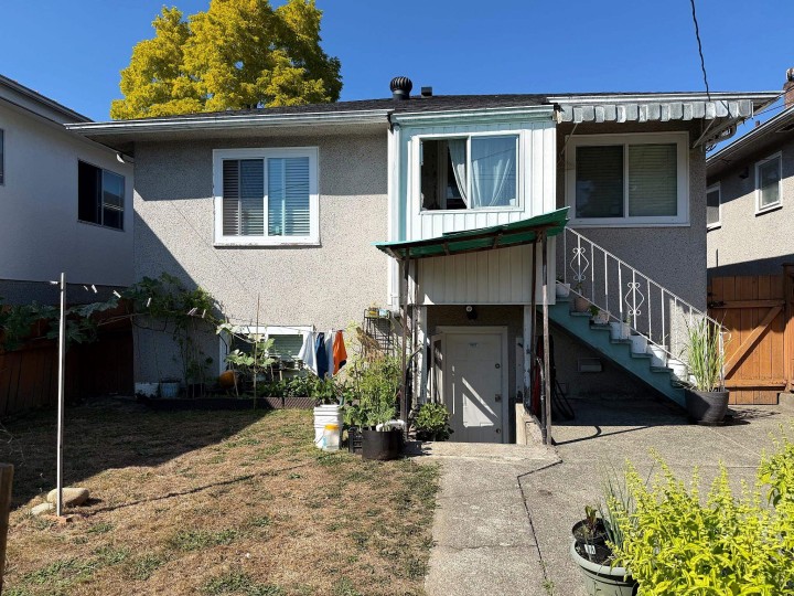 Photo 22 at 374 E 54th Avenue, South Vancouver, Vancouver East