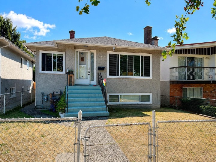 Photo 1 at 374 E 54th Avenue, South Vancouver, Vancouver East