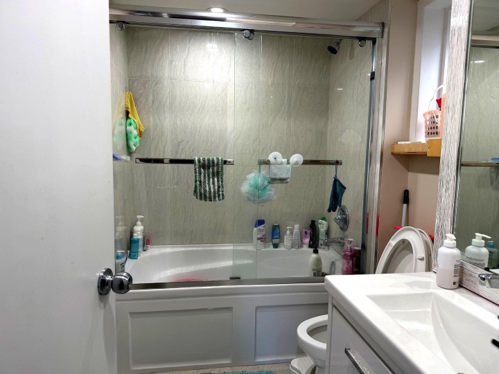 Photo 18 at 374 E 54th Avenue, South Vancouver, Vancouver East