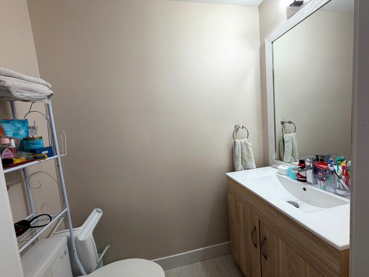 Photo 11 at 374 E 54th Avenue, South Vancouver, Vancouver East