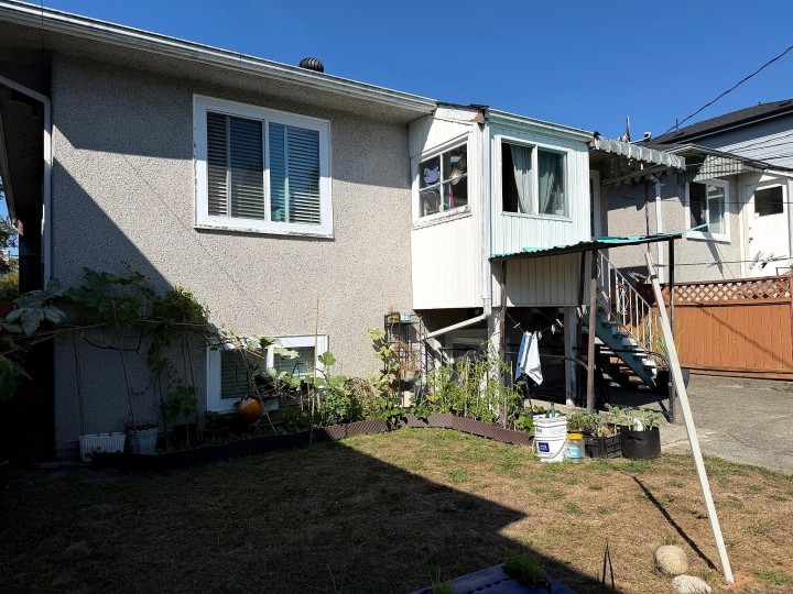 Photo 19 at 374 E 54th Avenue, South Vancouver, Vancouver East