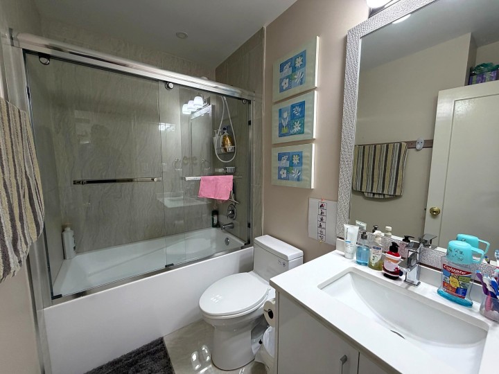 Photo 8 at 374 E 54th Avenue, South Vancouver, Vancouver East