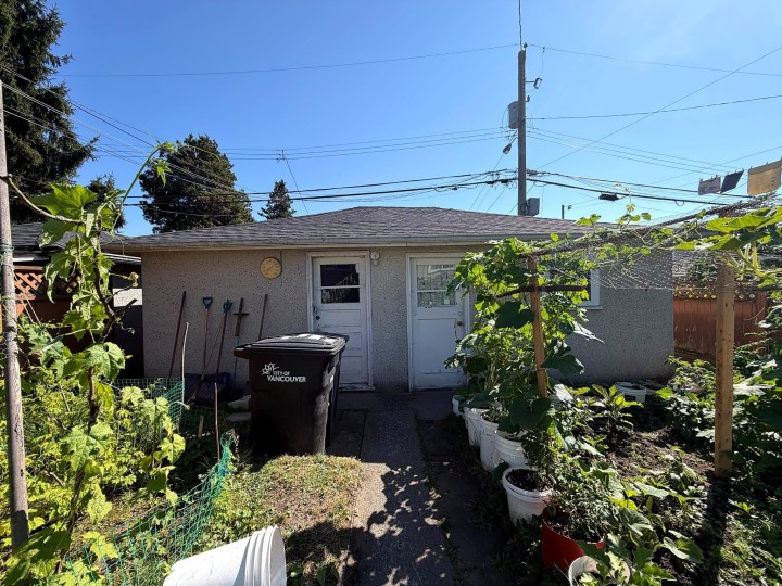 Photo 21 at 374 E 54th Avenue, South Vancouver, Vancouver East