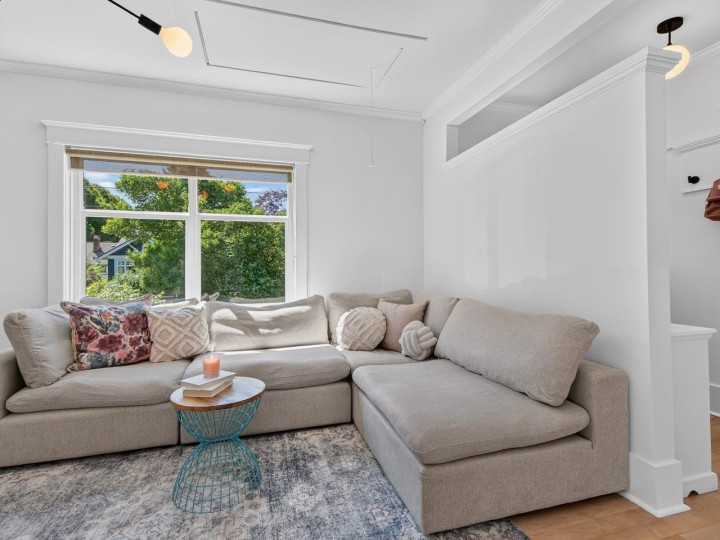 Photo 6 at 3730 Windsor Street, Fraser VE, Vancouver East