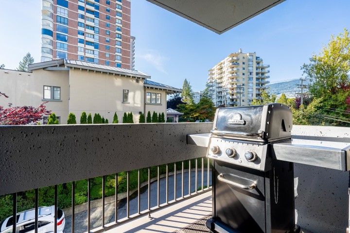 Photo 23 at 301 - 1930 Bellevue Avenue, Ambleside, West Vancouver