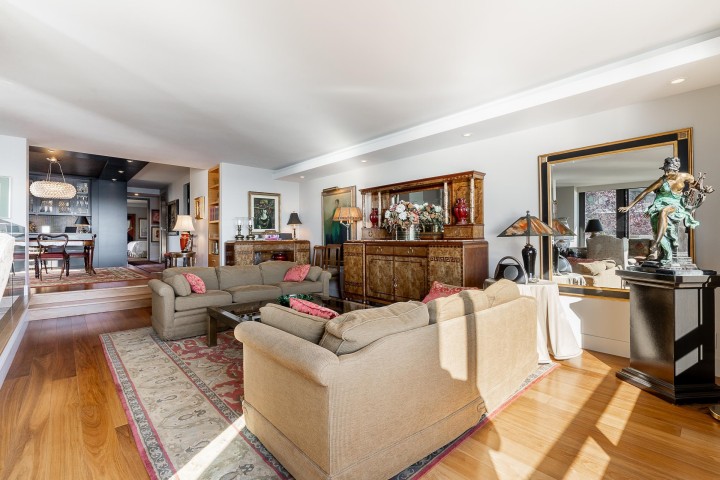 Photo 9 at 301 - 1930 Bellevue Avenue, Ambleside, West Vancouver
