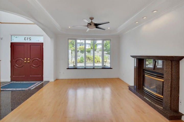 Photo 4 at 213 W 28th Street, Upper Lonsdale, North Vancouver