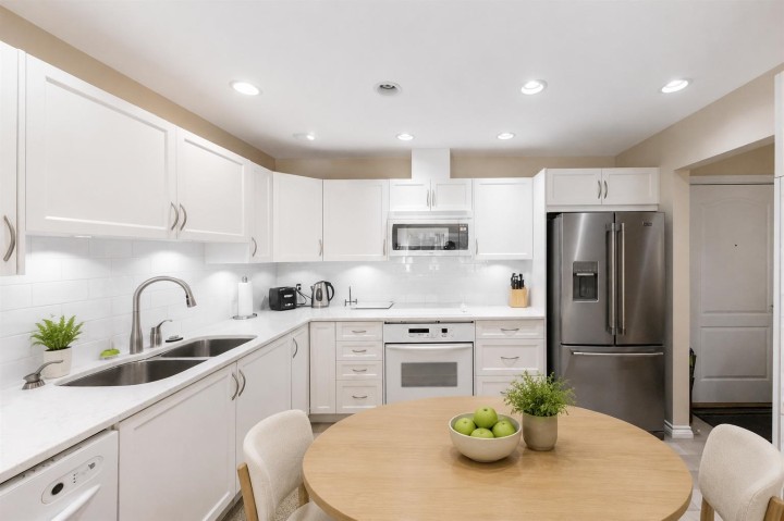 Photo 6 at 302 - 1765 Marine Drive, Ambleside, West Vancouver
