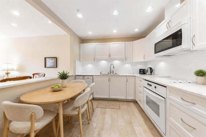 Photo 13 at 302 - 1765 Marine Drive, Ambleside, West Vancouver