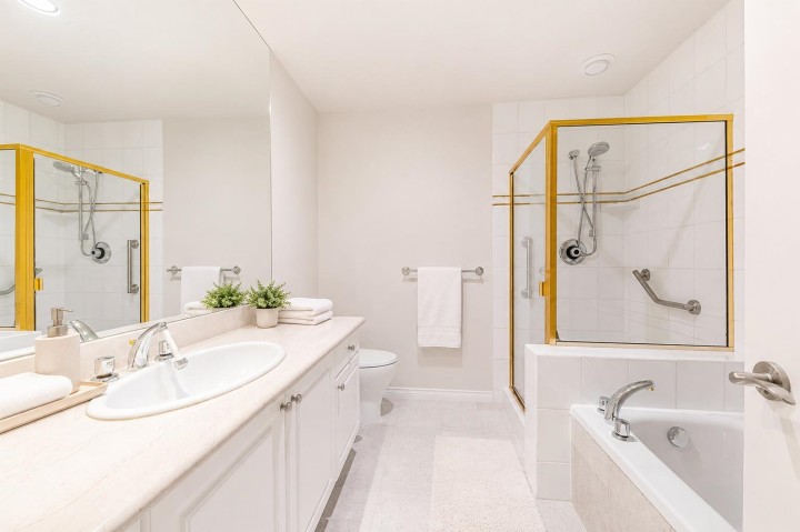 Photo 11 at 302 - 1765 Marine Drive, Ambleside, West Vancouver