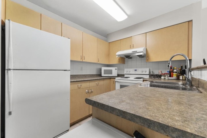 Photo 11 at 203 - 5625 Senlac Street, Killarney VE, Vancouver East